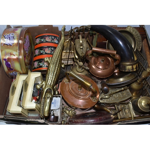 548 - A BOX AND LOOSE METALWARE AND SUNDRY ITEMS, to include two small copper kettles, a horn made from a ... 