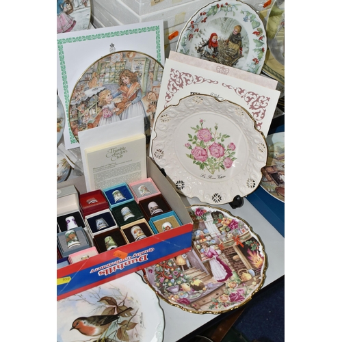 555 - SEVENTY FOUR ROYAL DOULTON, WEDGWOOD, ROYAL WORCESTER AND COALPORT COLLECTORS PLATES, AND THIRTY TWO... 