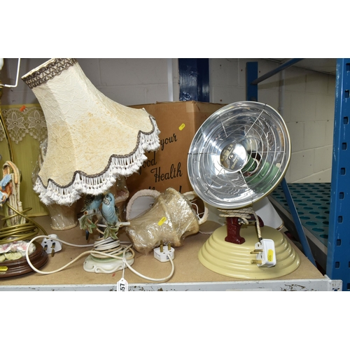 557 - A QUANTITY OF TABLE LAMPS AND VINTAGE LAMPS SHADES, comprising a figural table lamp in the form of t... 