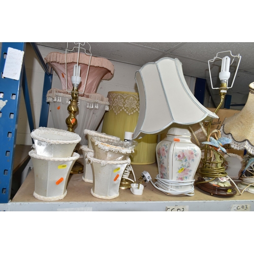 557 - A QUANTITY OF TABLE LAMPS AND VINTAGE LAMPS SHADES, comprising a figural table lamp in the form of t... 