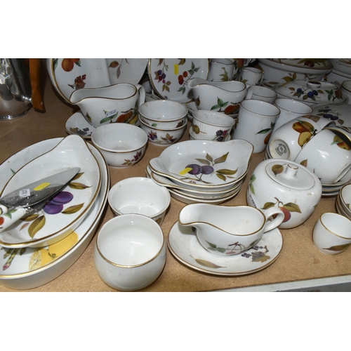 563 - A LARGE QUANTITY OF ROYAL WORCESTER EVESHAM DINING WARE, including serving dishes, plates, teapots, ... 