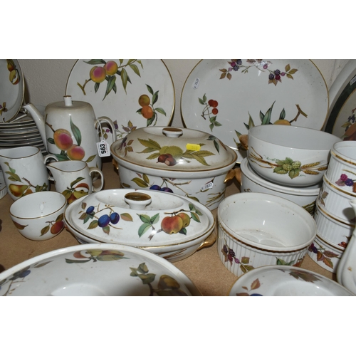 563 - A LARGE QUANTITY OF ROYAL WORCESTER EVESHAM DINING WARE, including serving dishes, plates, teapots, ... 