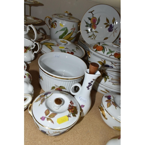 568 - THIRTY THREE PIECES OF ROYAL WORCESTER EVESHAM DINING WARE, including serving dishes, plates, tea po... 