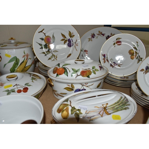 568 - THIRTY THREE PIECES OF ROYAL WORCESTER EVESHAM DINING WARE, including serving dishes, plates, tea po... 