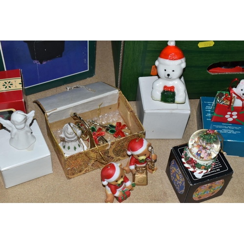 570 - FOUR BOXES AND LOOSE CHRISTMAS DECORATIONS, largely late twentieth/ early twenty first century, to i... 