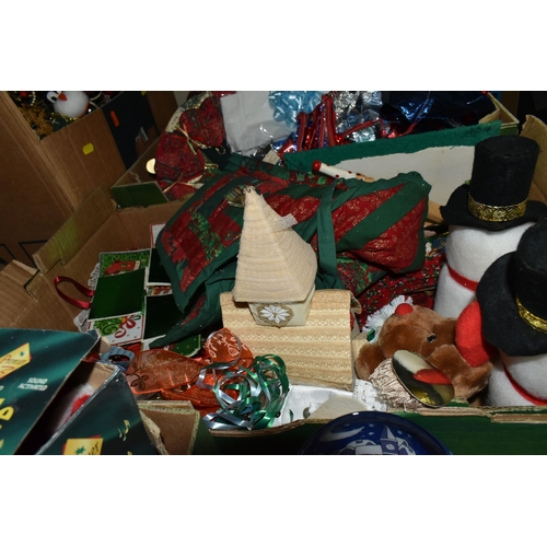 570 - FOUR BOXES AND LOOSE CHRISTMAS DECORATIONS, largely late twentieth/ early twenty first century, to i... 