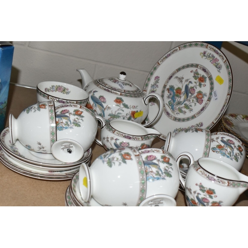 574 - A THIRTY SEVEN PIECE WEDGWOOD 'KUTANI CRANE' R4464 TEA AND COFFEE SET, comprising a teapot, a milk j... 