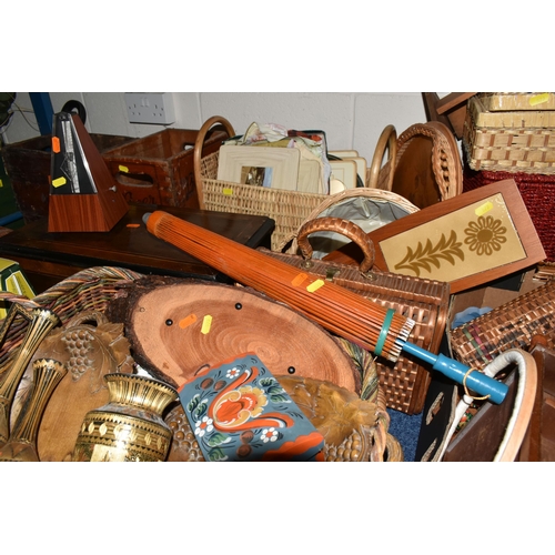 579 - A BOX AND LOOSE WICKER AND TREEN ITEMS, to include two small 'Davenports Beer at Home' wooden beer c... 