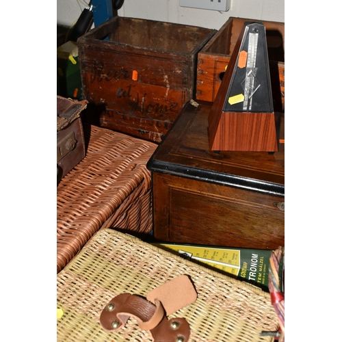 579 - A BOX AND LOOSE WICKER AND TREEN ITEMS, to include two small 'Davenports Beer at Home' wooden beer c... 