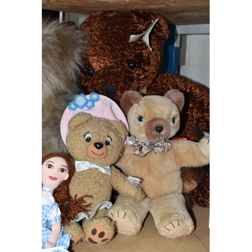 590 - A QUANTITY OF MODERN SOFT TOY BEARS, to include Kaycee Bears by Kelsey Cunningham 'Elvis', Bearingto... 