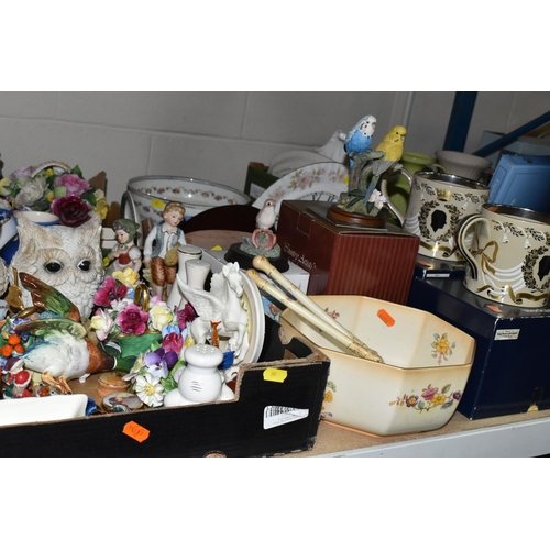 591 - FOUR BOXES OF CERAMIC ORNAMENTS AND ROYAL COMMEMORATIVE WARES ETC, to include two boxed Wedgwood Sil... 