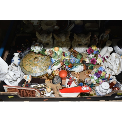 591 - FOUR BOXES OF CERAMIC ORNAMENTS AND ROYAL COMMEMORATIVE WARES ETC, to include two boxed Wedgwood Sil... 