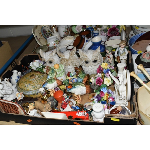 591 - FOUR BOXES OF CERAMIC ORNAMENTS AND ROYAL COMMEMORATIVE WARES ETC, to include two boxed Wedgwood Sil... 