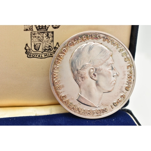 149 - A ROYAL MINT BOXED PRINCE CHARLES INVESTITURE SILVER MEDAL 1969, slight toning, 70.5 gram