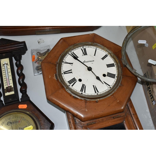 467 - TWO LATE 19TH / EARLY 20TH CENTURY WALL AND MANTEL CLOCKS AND AN EARLY 20TH CENTURY OAK BAROMETER, t... 