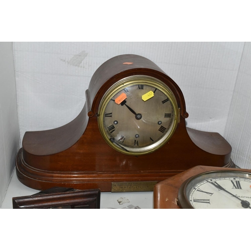 467 - TWO LATE 19TH / EARLY 20TH CENTURY WALL AND MANTEL CLOCKS AND AN EARLY 20TH CENTURY OAK BAROMETER, t... 