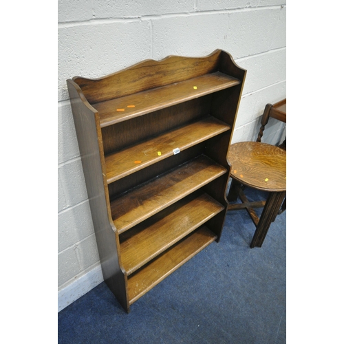 1260 - A SELECTION OF EARLY 20TH CENTURY OAK OCCASIONAL FURNITURE, to include a five tier waterfall open bo... 