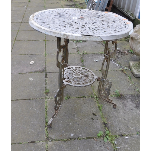 1004 - A MODERN CAST ALUMINIUM GARDEN TABLE with rose detail to 60cm diameter round top (Condition Report: ... 