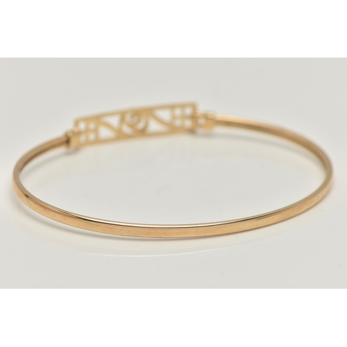 18 - A 9CT GOLD BANGLE, Celtic rose pattern hinged clasp, to a polished bangle, hallmarked 9ct Birmingham... 