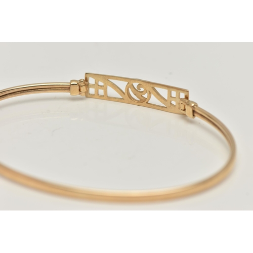 18 - A 9CT GOLD BANGLE, Celtic rose pattern hinged clasp, to a polished bangle, hallmarked 9ct Birmingham... 