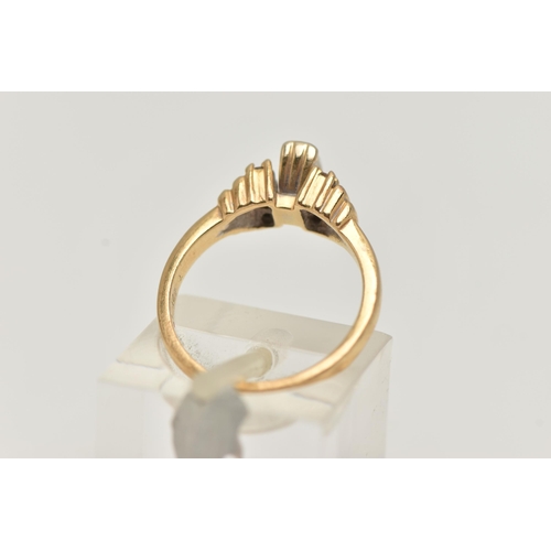 42 - AN 18CT GOLD DIAMOND RING, a baguette cut diamond, half bezel set in yellow gold, approximate diamon... 