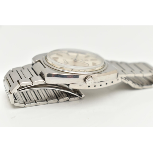 70 - AN 'OMEGA' SEAMASTER WRISTWATCH, automatic movement, round silver tone dial signed 'Omega Seamaster ... 