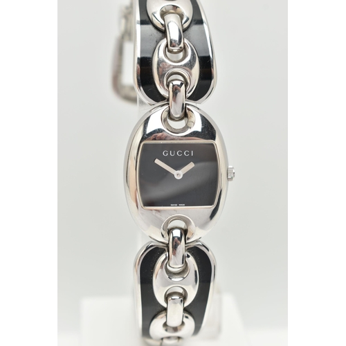 107 - A 'GUCCI' MARINA CHAIN WRISTWATCH, quartz movement, rectangular black dial signed 'Gucci', oval stai... 