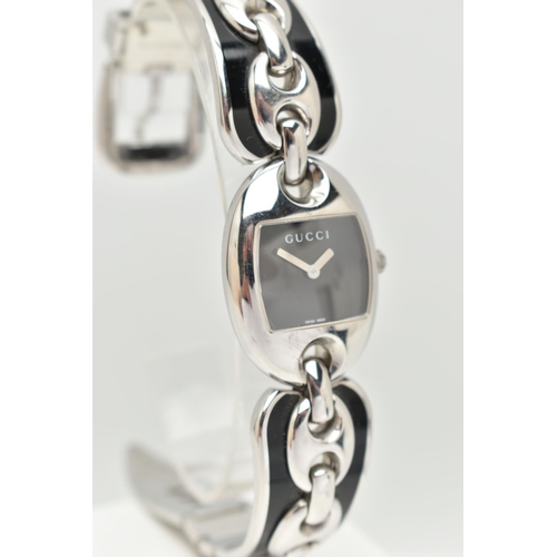 107 - A 'GUCCI' MARINA CHAIN WRISTWATCH, quartz movement, rectangular black dial signed 'Gucci', oval stai... 