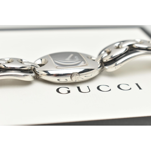 107 - A 'GUCCI' MARINA CHAIN WRISTWATCH, quartz movement, rectangular black dial signed 'Gucci', oval stai... 