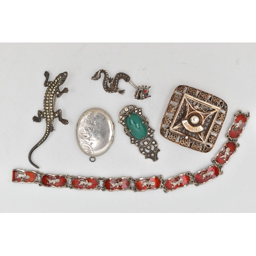 113 - SIX ITEMS OF JEWELLERY, to include a silver oval locket, hallmarked Birmingham, approximate gross we... 