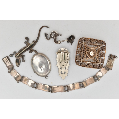 113 - SIX ITEMS OF JEWELLERY, to include a silver oval locket, hallmarked Birmingham, approximate gross we... 