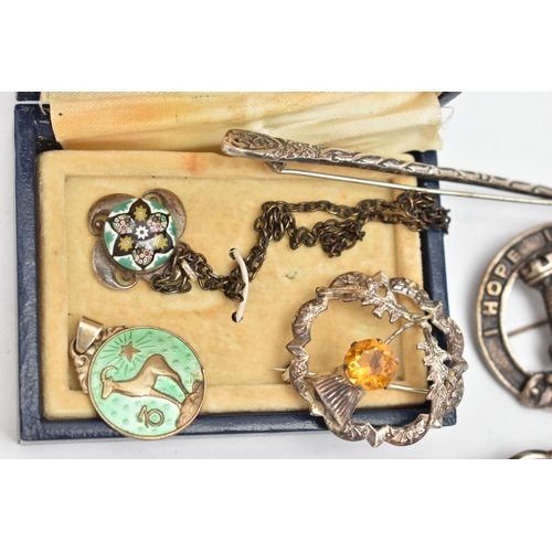 118 - ASSORTED SILVER AND WHITE METAL JEWELLERY, to include a silver Celtic brooch, fitted with a brooch a... 