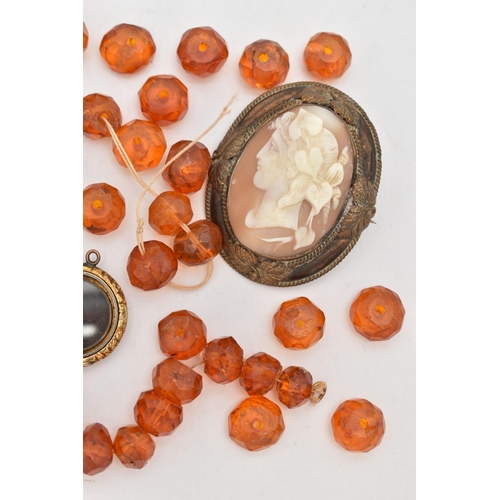 119 - A SELECTION OF LOOSE AMBER BEADS AND THREE EARLY TO MID 20TH CENTURY ITEMS, to include approximately... 