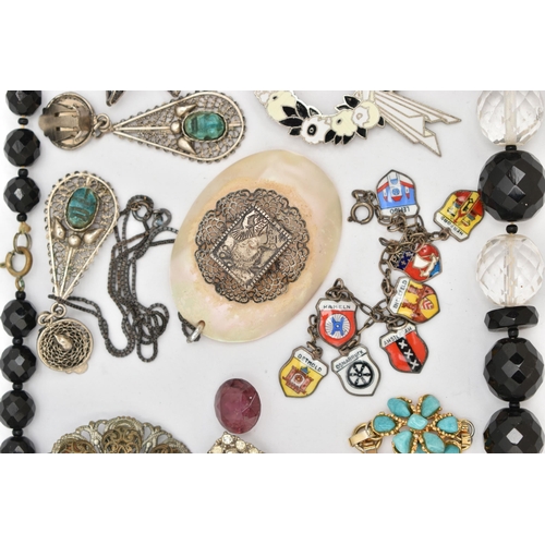 120 - A SMALL ASSORTMENT OF JEWELLERY, to include a faceted bead necklace, a gold plated chain fitted with... 