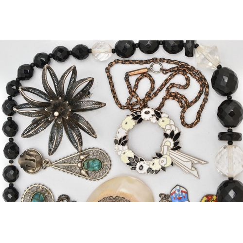 120 - A SMALL ASSORTMENT OF JEWELLERY, to include a faceted bead necklace, a gold plated chain fitted with... 