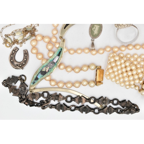 124 - ASSORTED JEWELLERY, to include a 'Monet' imitation pearl necklace with matching bracelet, both clasp... 