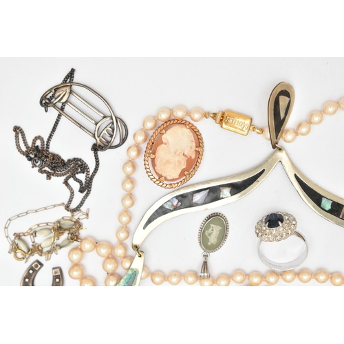 124 - ASSORTED JEWELLERY, to include a 'Monet' imitation pearl necklace with matching bracelet, both clasp... 