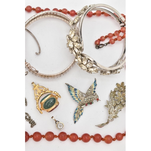 126 - AN ASSORTMENT OF SILVER AND WHITE METAL JEWELLERY, to include a silver articulated bracelet, approxi... 