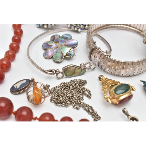 126 - AN ASSORTMENT OF SILVER AND WHITE METAL JEWELLERY, to include a silver articulated bracelet, approxi... 