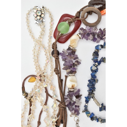 130 - A SELECTION OF GEMSTONE AND COSTUME JEWELLERY, to include a labradorite bead necklace with clasp sta... 