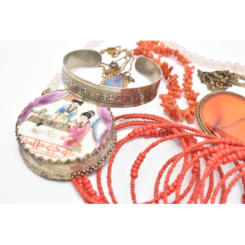 131 - A COLLECTION OF WHITE METAL CORAL, GLASS BEAD AND GEM-SET JEWELLERY, to include an expandable red gl... 