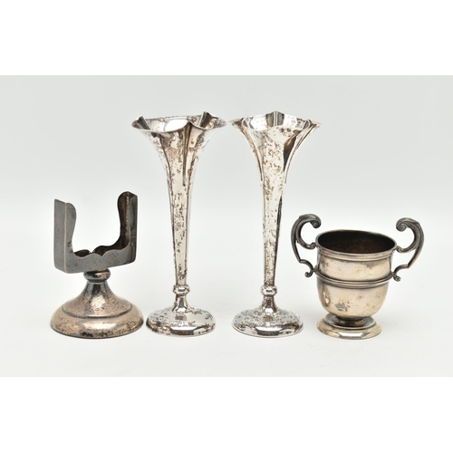 150 - FOUR ITEMS OF SILVERWARE, to include a pair of silver Edwardian bud vases with weighted bases, hallm... 