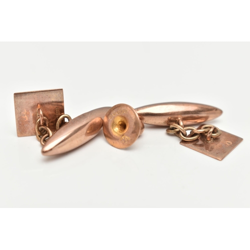 85 - A PAIR OF 9CT GOLD CUFFLINKS AND A SINGLE DRESS STUD, rose gold, square cufflinks with engine turned... 