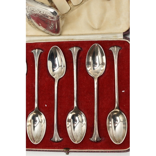 172 - ASSORTED SILVER ITEMS, to include a silver toast rack, hallmarked 'Adie Brothers Ltd' Birmingham, a ... 