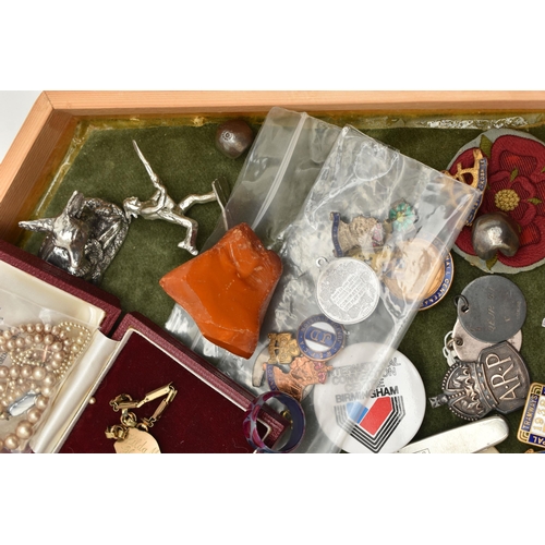 192 - A BOX OF ASSORTED ITEMS, a hexagonal wooden and glass lidded display box with green fabric interior,... 