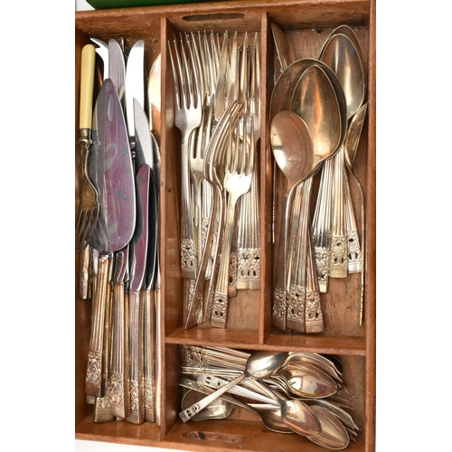 197 - ASSORTED WHITE METAL WARE, to include a wooden canteen, of EPNS Kings pattern cutlery, a smaller woo... 