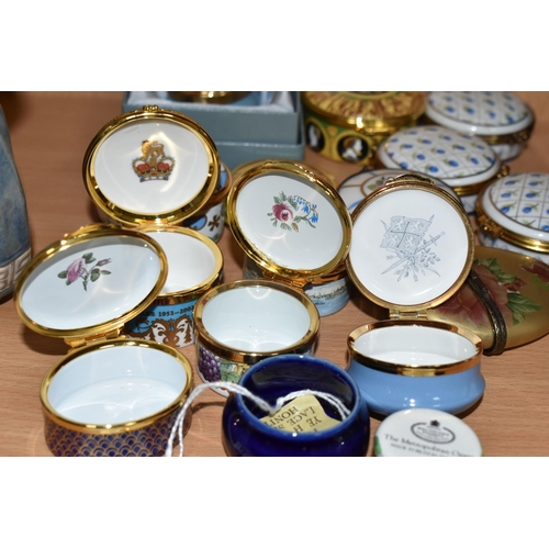 367 - A COLLECTION OF ENAMEL AND PORCELAIN TRINKET BOXES, sixteen pieces to include Limoges, Crummles & Co... 