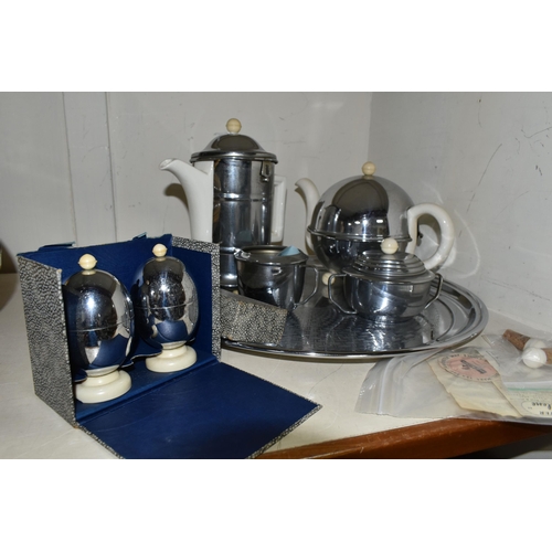 417 - VINTAGE HEATMASTER TEA AND COFFEE POTS ETC, comprising a coffee pot, teapot, covered sugar bowl, and... 