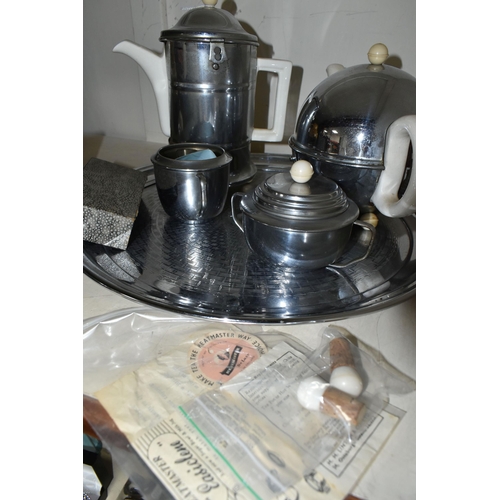 417 - VINTAGE HEATMASTER TEA AND COFFEE POTS ETC, comprising a coffee pot, teapot, covered sugar bowl, and... 