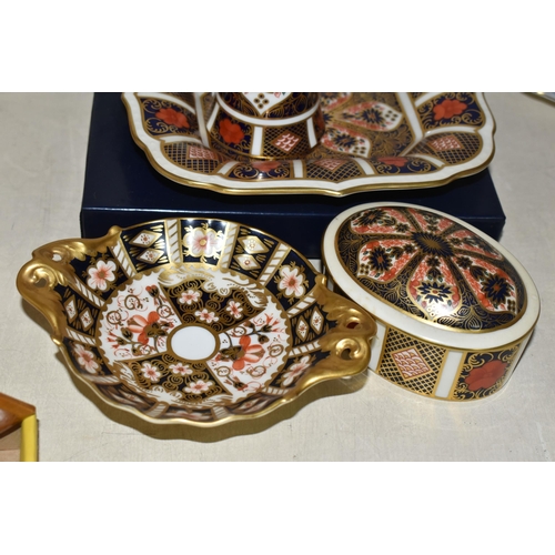 422 - FIVE PIECES OF ROYAL CROWN DERBY IMARI, comprising four pieces of 1128 ' Old Imari' in the form of a... 